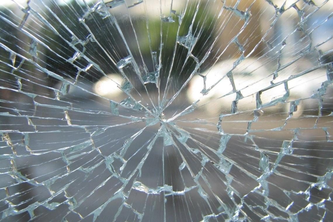 Cesta čez Vršič po prometni nesreči že odprta, drugod zmerna gneča