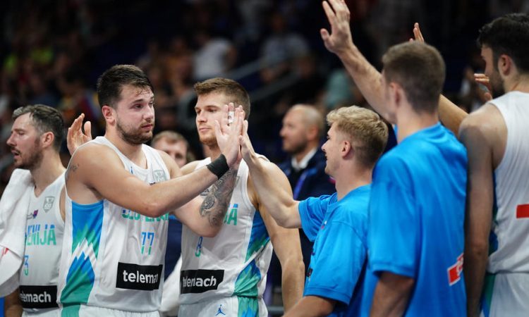 Slovenski košarkarji v četrtfinalu EP proti Poljski