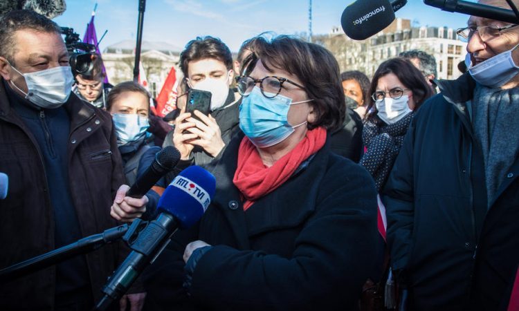 V Lillu s posebnim protestom proti nogometnem SP v Katarju