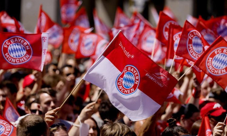 Navijači Bayerna s protestom proti izjavam Ulija Hoenessa o Katarju
