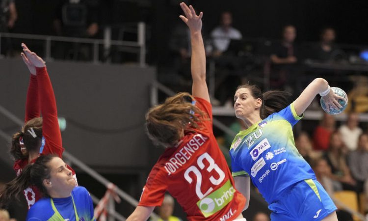 Slovenske rokometašice v Ljubljani premagale Madžarke