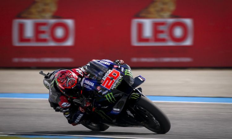 Močno deževje nagaja dirki v motoGP na Tajskem