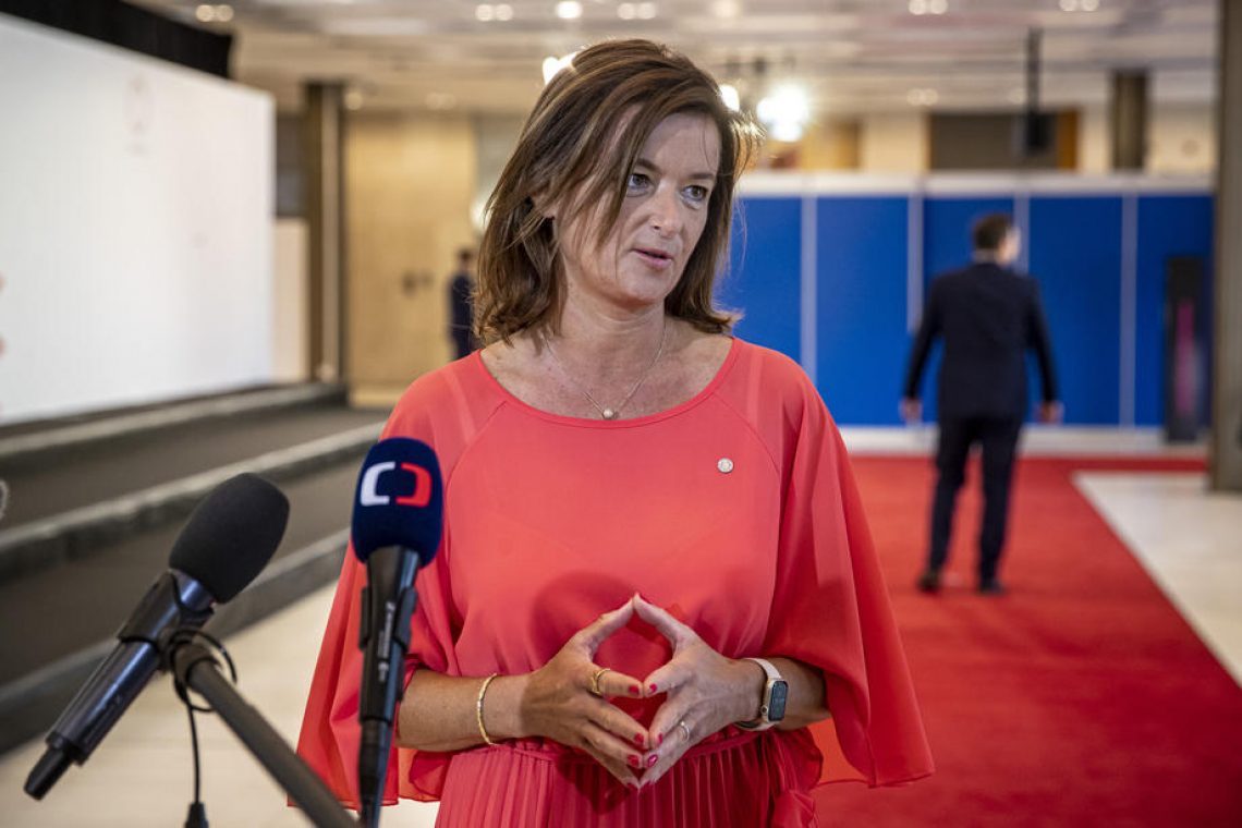 Fajonova danes po nov mandat na čelu SD