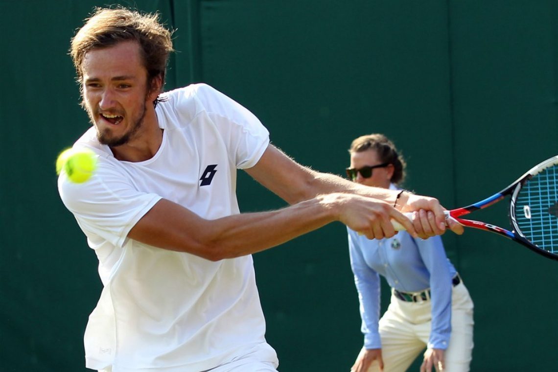 Medvedjev izpadel na finalu sezone, Cicipas še v igri
