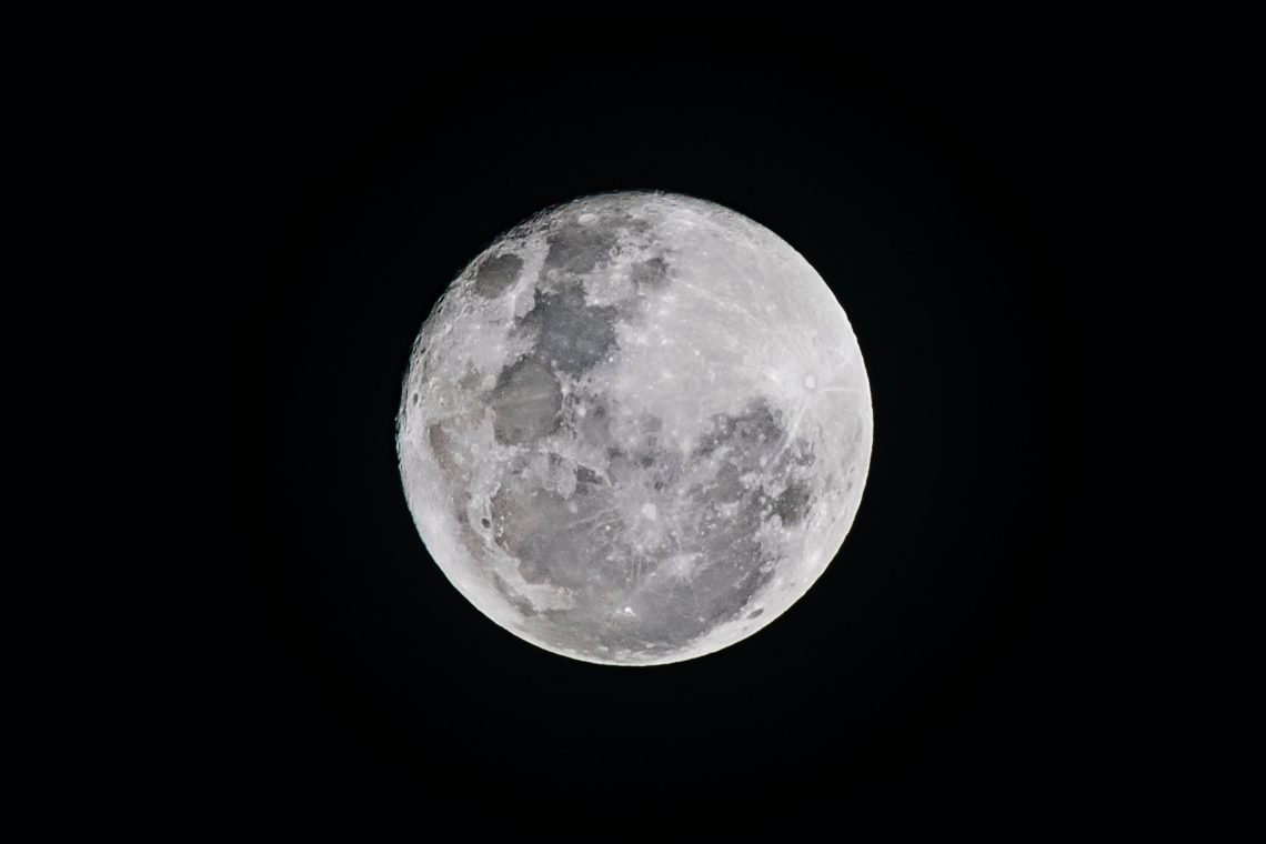 Luna bo zjutraj zakrila Mars