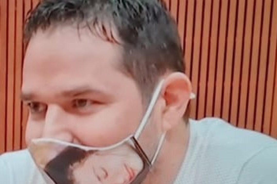 Začetek sojenja v zasebni tožbi Roka Snežiča proti novinarjem Necenzurirano znova preložili