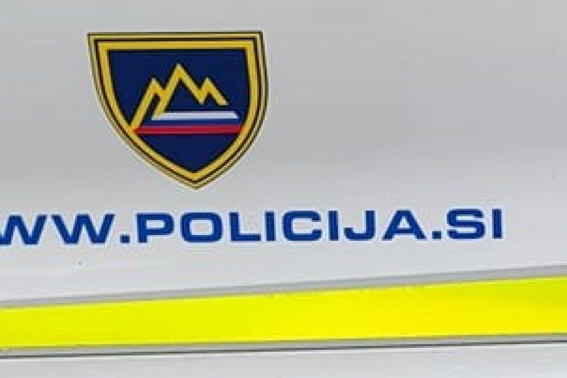 Policisti 52-letniku po večletnem nasilju nad mamo izdali prepoved približevanja