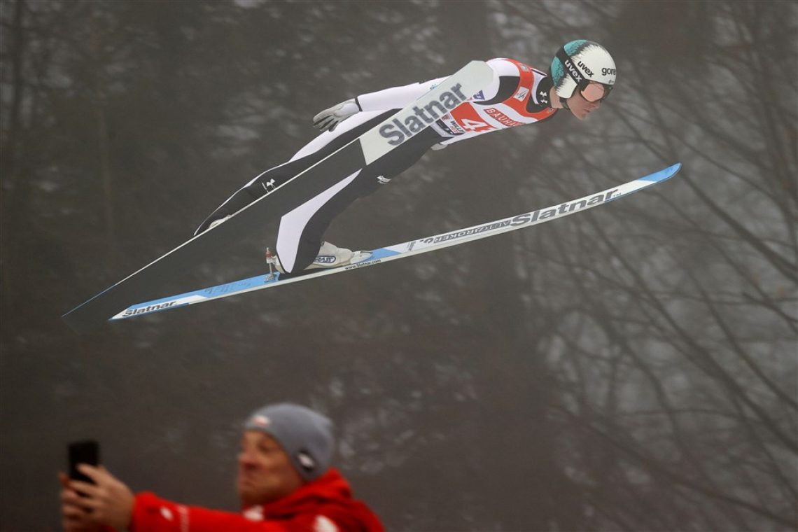 Domen Prevc četrti v kvalifikacijah, šest Slovencev na tekmo