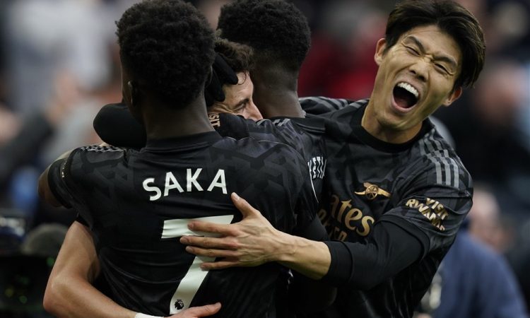 Arsenal v sodniškem dodatku vendarle do zmage v Birminghamu