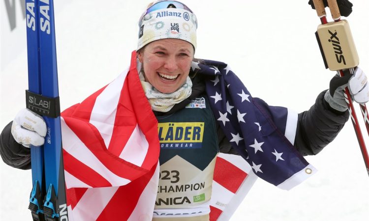 Jessie Diggins premagala obe Švedinji, Eva Urevc 20. 