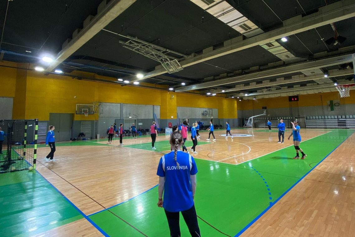Slovenske rokometašice izgubile na Slovaškem