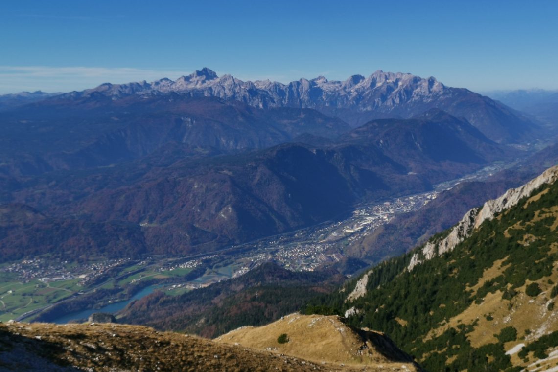 Po odvozu nakopičenih odpadkov naj na Jesenicah ne bi bilo več težav s smradom