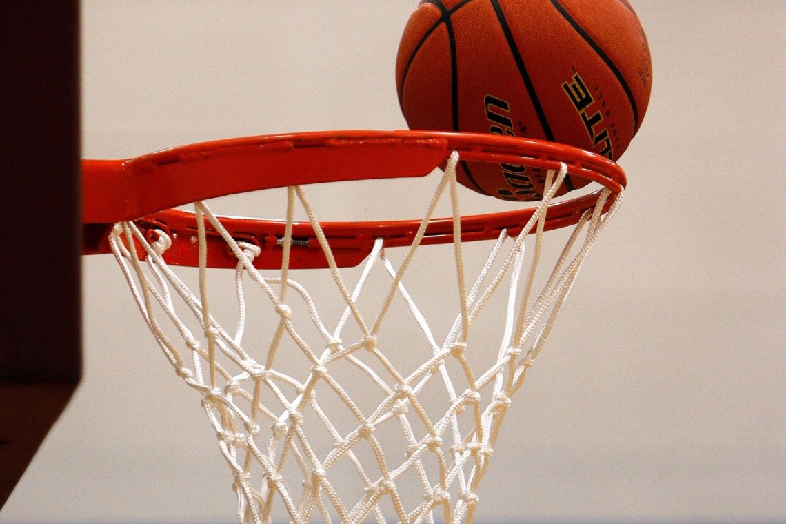 Milwaukee brez zmage na prvi tekmi končnice, Denver prepričljiv