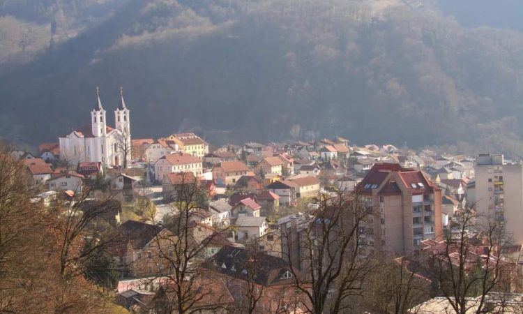 V Spodnjem Narofu zaradi nevarnosti eksplozije začasno evakuirali 40 prebivalcev 