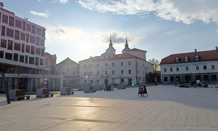 Na Postojnskem se spominjajo pilota in inovatorja Jurija Kraigherja 