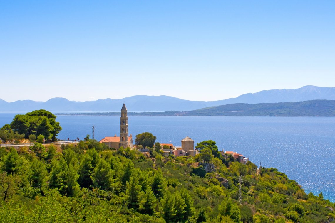 Veleposlaništvo v Zagrebu pred turistično sezono s priporočili za slovenske turiste na Hrvaškem