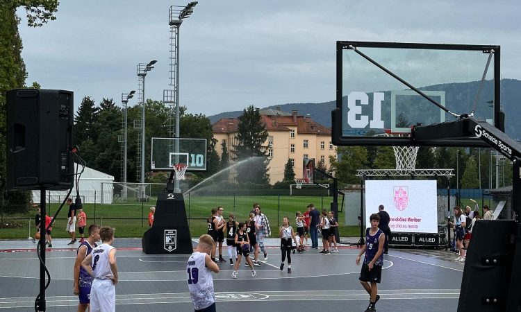 Pri Ljudskem vrtu odprli košarkarsko igrišče Iva Daneua 