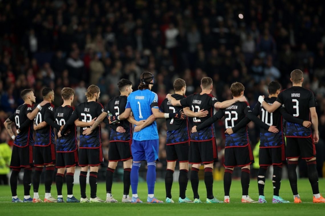 V premier ligi vse tekme z aplavzom v spomin Charltonu