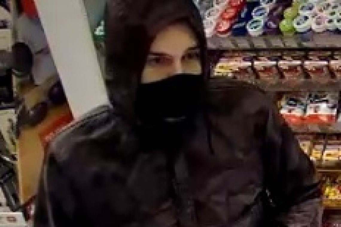 Mariborski policisti iščejo roparja starega med 20 in 30 let