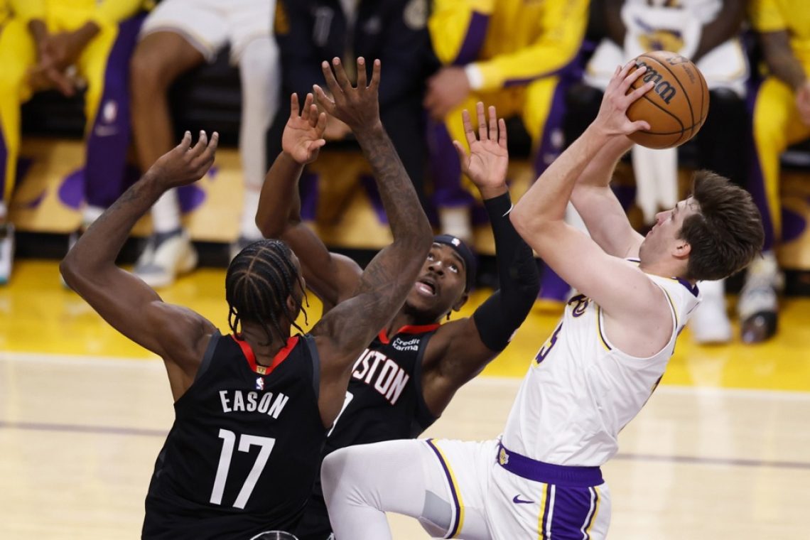 Houston kljub velikemu večeru Antetokounmpa do zmage nad Milwaukeejem