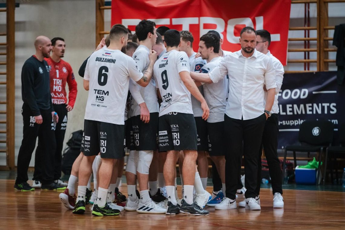 Rokometaši trebanjskega Trima so premagali Dobovo z 39:25
