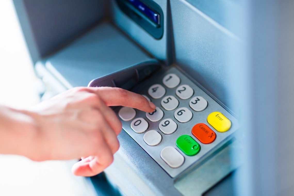 V Šiški ponoči z eksplozivom poškodovali bankomat