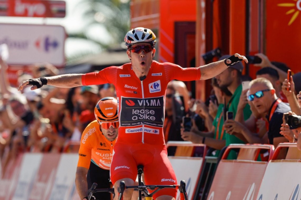 Van Aertu sprint v tretji etapi, Roglič varno v cilju