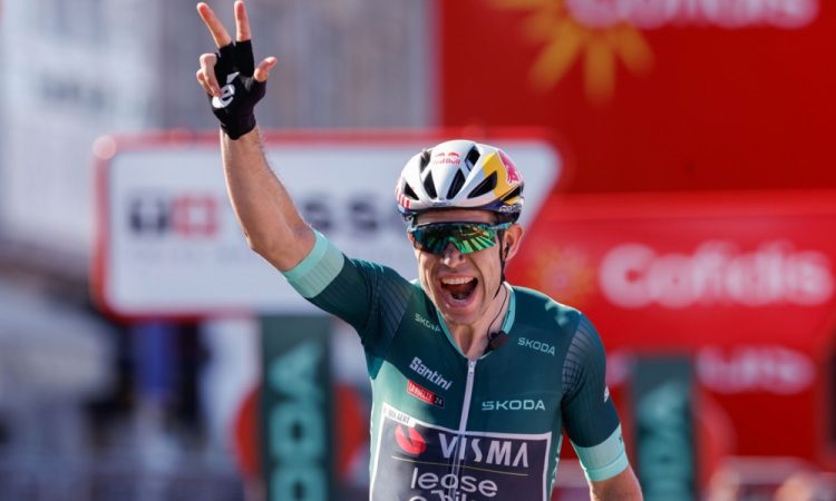 Van Aert do tretje etapne zmage, Roglič s skupino najboljših