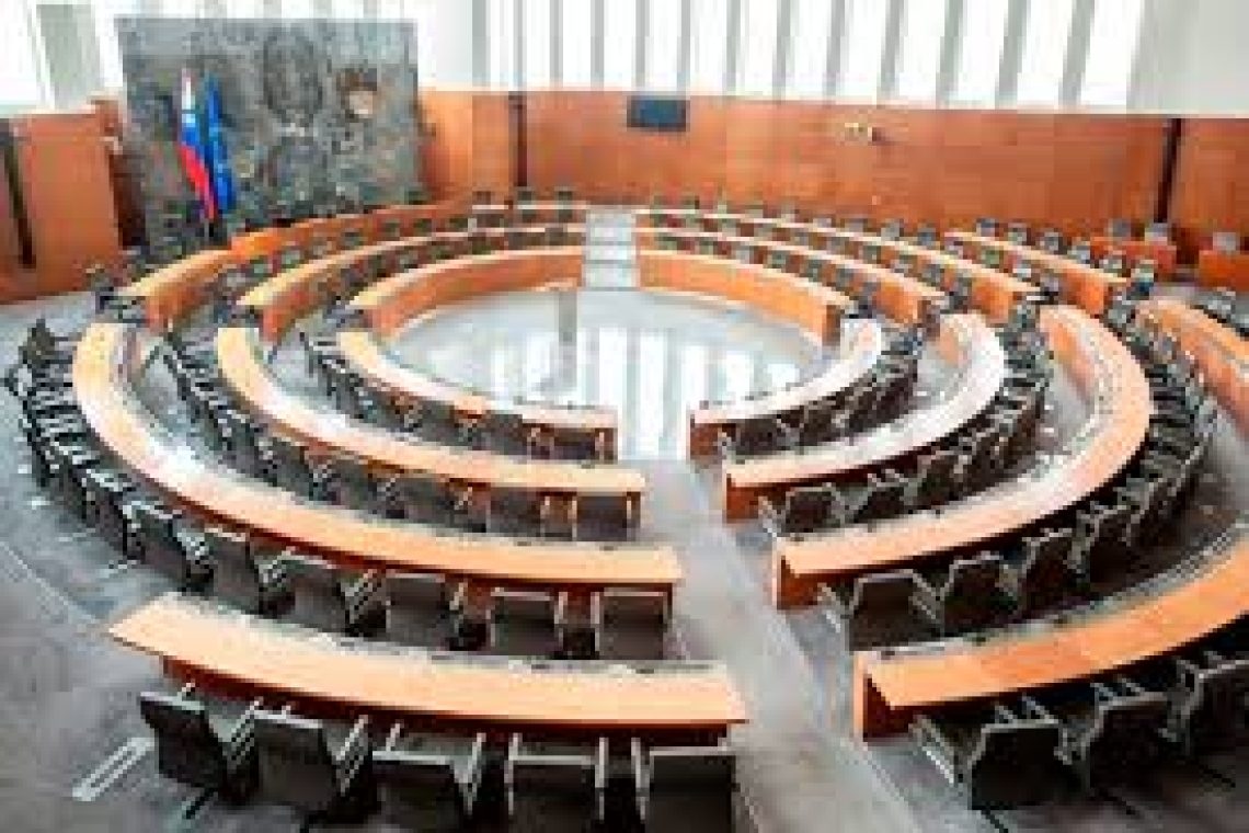 Opozicijski SDS in NSi naznanili sum kaznivega dejanja predsednice DZ