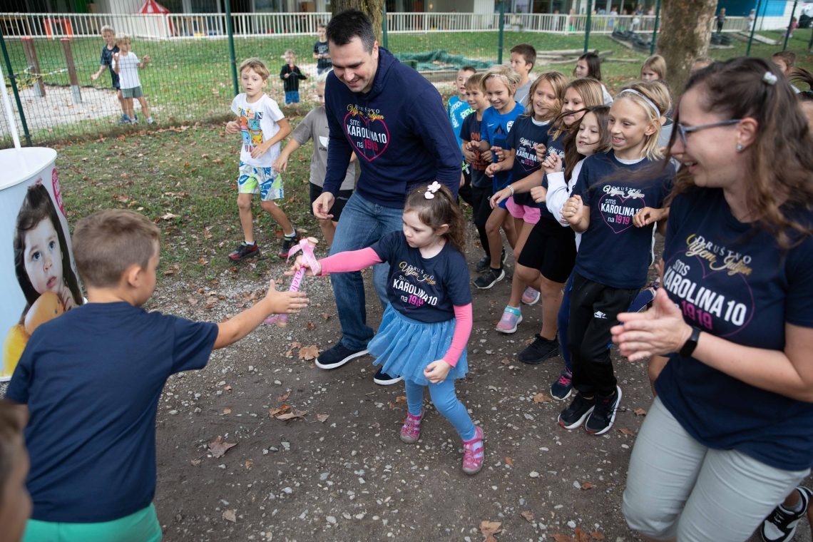 Dobrodelna štafeta za Karolino – rešimo ji življenje