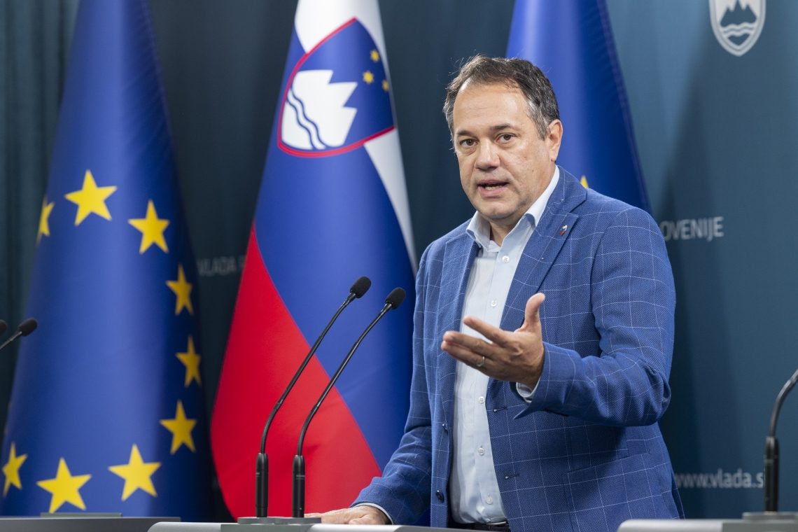 Vlada potrdila odstranitev še preostalih 128 objektov