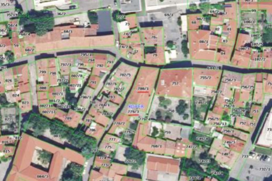 Koprska občina prodaja dobrega 1,3 milijona vredni nepremičnini 