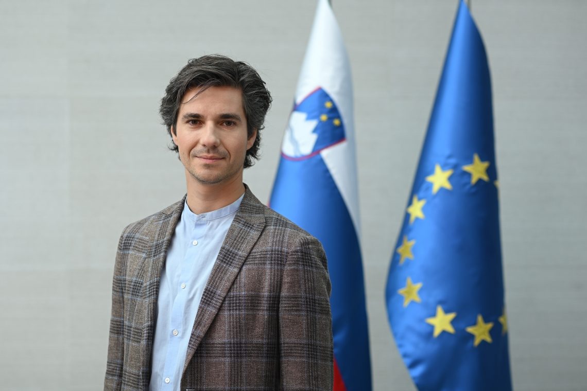 Mesec: Slovenija z največjim napredkom pri zmanjševanju revščine otrok