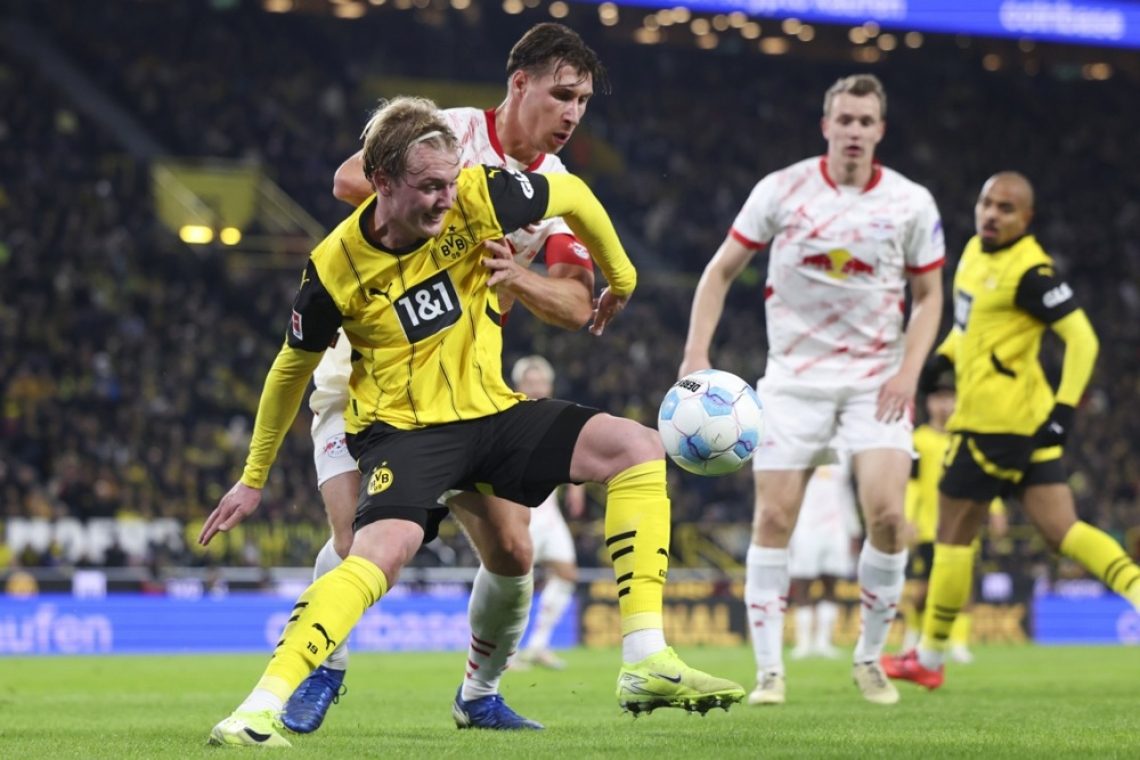 Borussia učinkovita, Freiburg remiziral