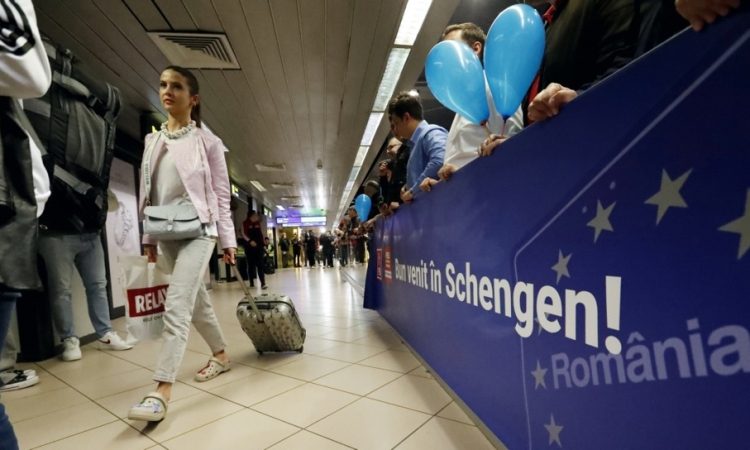 Romunija in Bolgarija bi lahko januarja postali polnopravni članici schengna