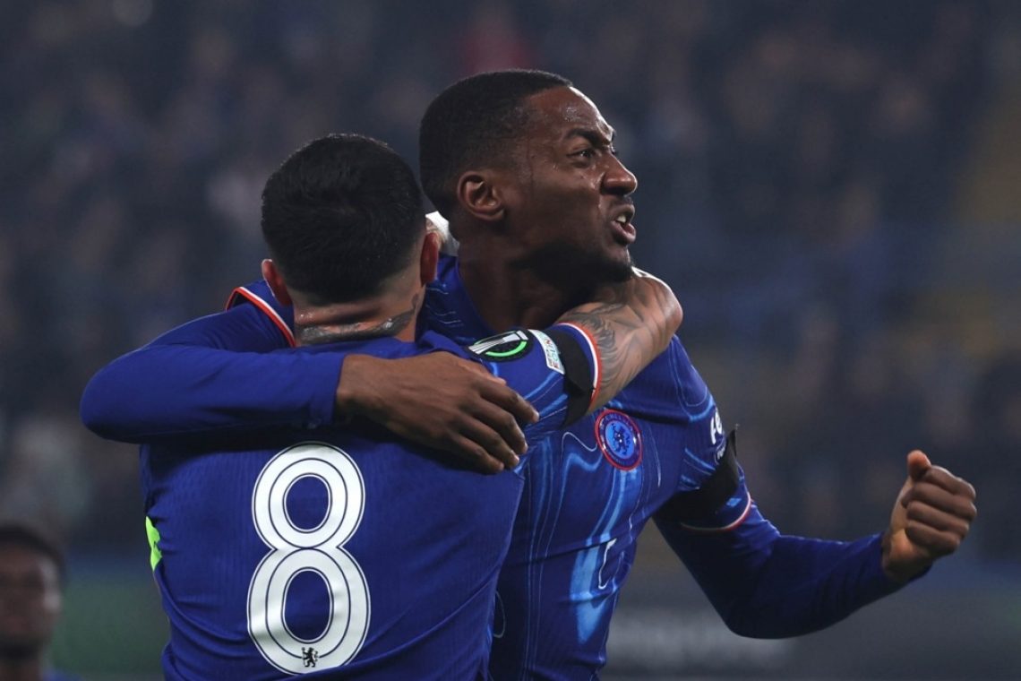 Chelsea ostaja pri vrhu angleške lige