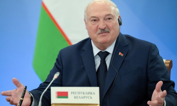 Lukašenko pomilostil 23 političnih zapornikov pred volitvami