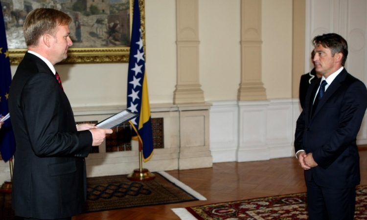 Danski diplomat Peter Sorensen predlagan za posebnega odposlanca EU za dialog med Beogradom in Prištino