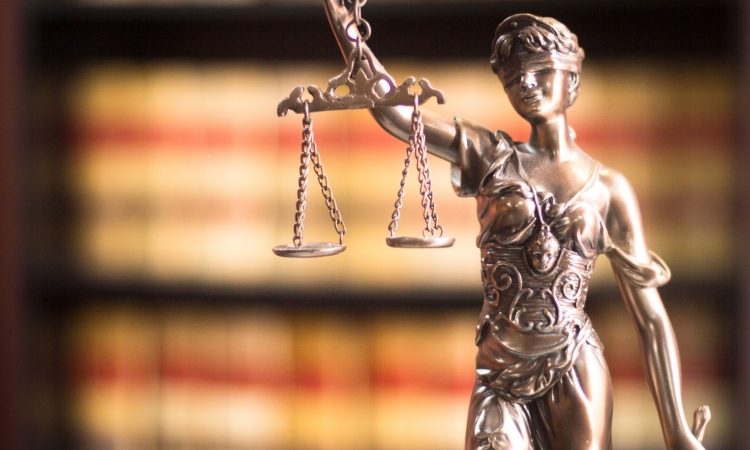 Odvetniki v Srbiji za en teden prekinili delo v podporo študentom
