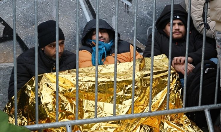 Italija znova začela premeščati migrante v Albanijo