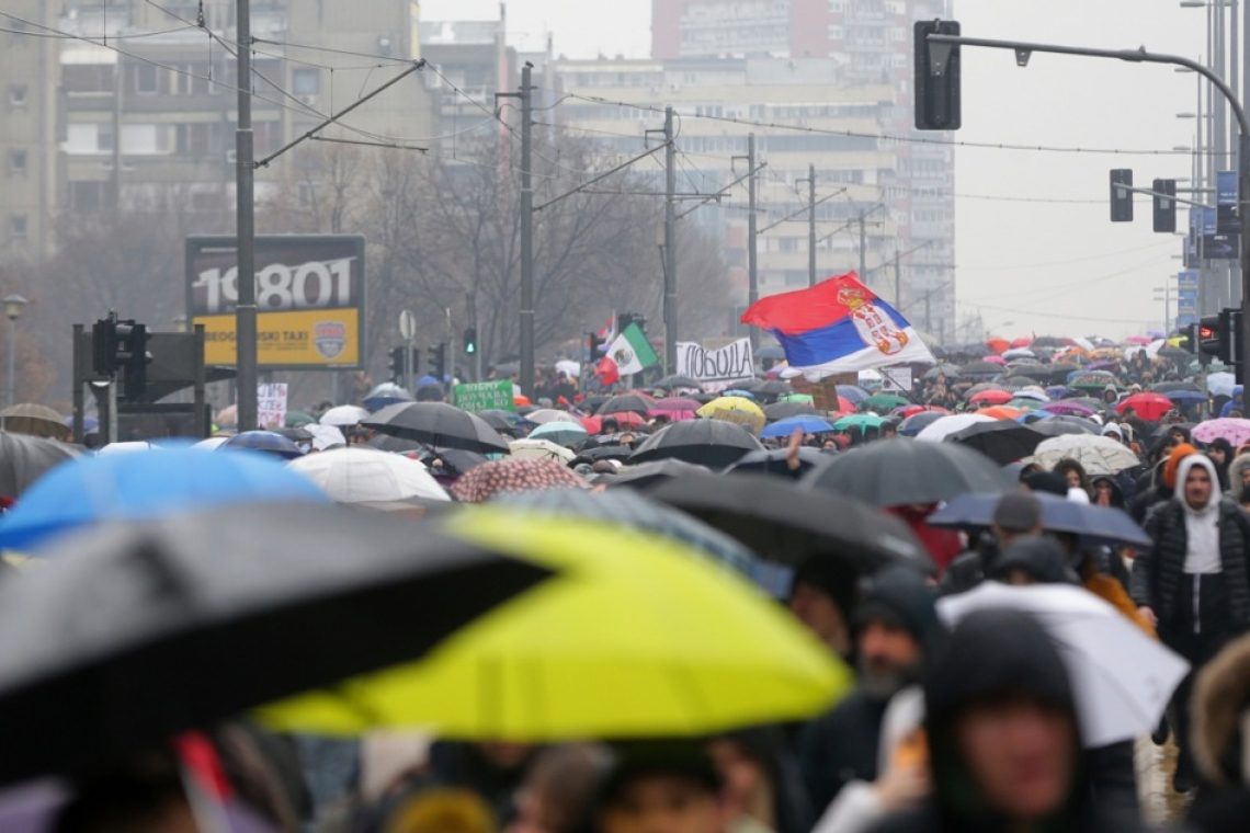 Dekle, ki je med študentsko blokado na Novem Beogradu zbilo študentko, ostaja v priporu