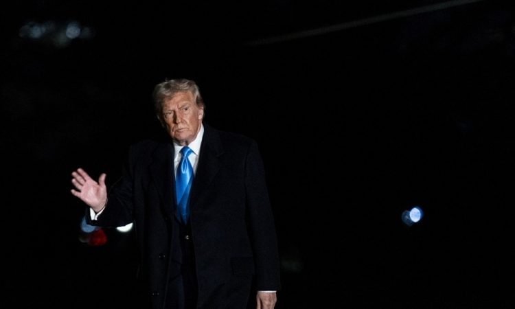 Trump napoveduje carine na uvoz iz EU, Velika Britanija za zdaj izvzeta