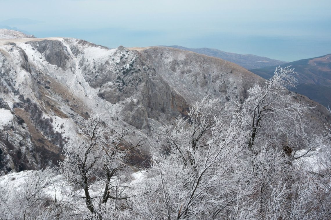 Življenje plezalca po gorski nesreči na območju Krima ogroženo