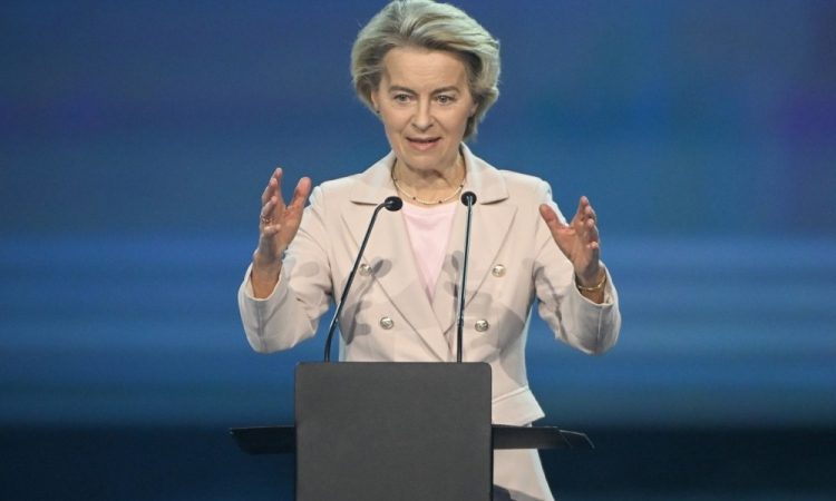 EU s pobudo InvestAI v visoke naložbe v umetno inteligenco