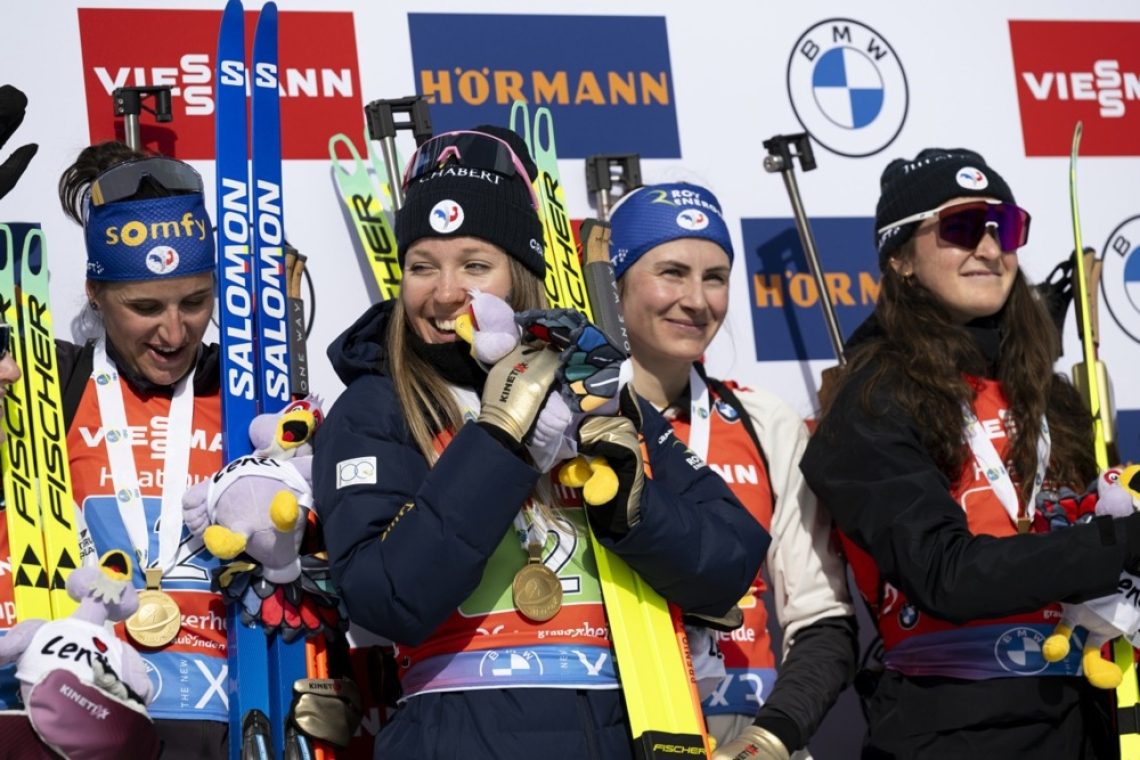 Francozinjam naslov, slovenske biatlonke dolgo v boju za kolajno