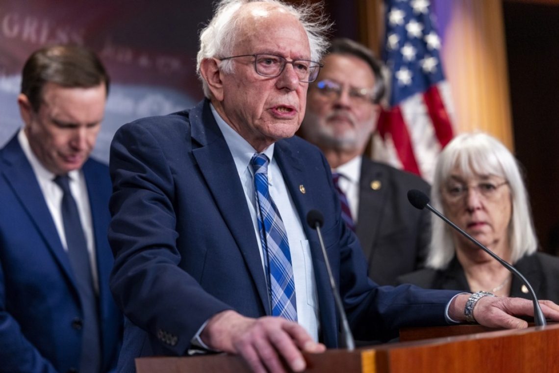 Bernie Sanders na turneji proti oligarhiji mobilizira odpor proti Trumpu