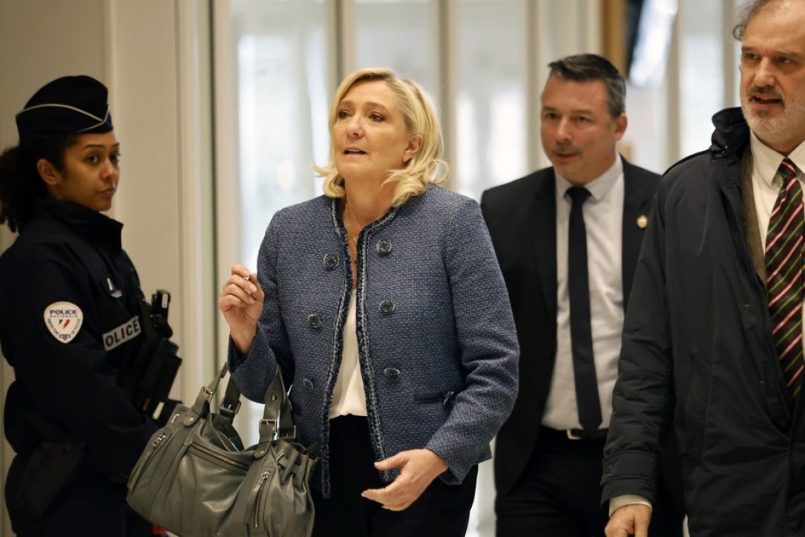 Le Pen obsojena na štiri leta zapora in prepoved kandidiranja