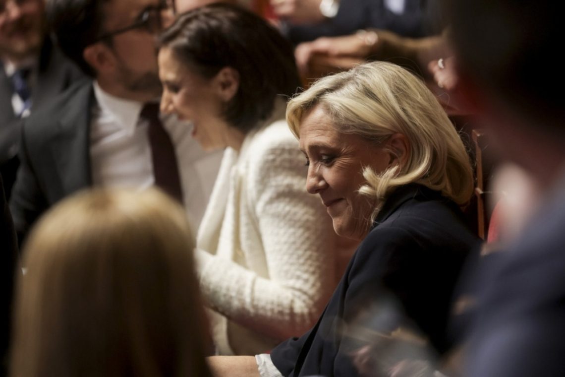 Marine Le Pen obsojena zaradi zlorabe javnih sredstev, a še vedno upa na kandidaturo