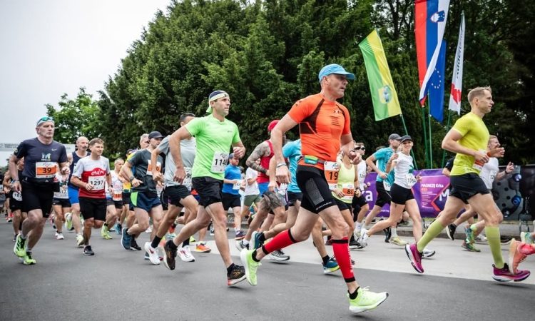 Na Maratonu treh src letos po novem tudi tek trojk