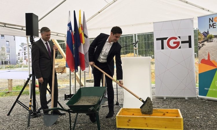 V Novem mestu temeljni kamen za 55 novih stanovanj v soseski Podbreznik